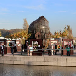 Die Porträts wurden auch in einer „Open-Air-Ausstellung“ am Phönix-See in Dortmund präsentiert.