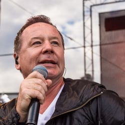 Simple Minds Konzert auf den Berlin Harley Days 2009 – Saenger Jim Kerr