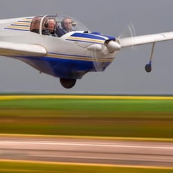 Flugschüler und Fluglehrer beim Landeanflug (Flugplatz Strausberg)