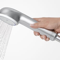 Duschfilter cBlue. Industriedesign ausgezeichnet mit dem iF Design Award 2020.