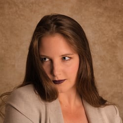 Portrait – Fotoshooting mit Fotomodell in privaten Fotostudio