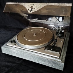 Turntable / Plattenspieler ‚The dancing Gost of the Sea‘ d