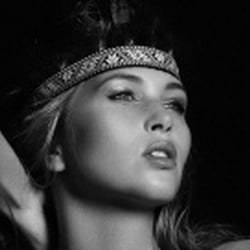 Fotograf: Knut Wörner Hair&MakeUp: Anna Tsoulcha