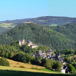 Burg Lauenstein (Fotomontage aus 16 Einzelaufnahmen, Original im Riesenformat)