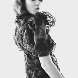 hotography and Reouch: Tavinho Costa Make-up Artistin: Marleen Riemen Styling und Produktion: Carina Musitowski