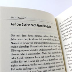 Leben mit einem Chamäleon – Detailansicht/Typografie