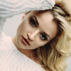 SabrinaGuthier ModelG-1021-finalweb