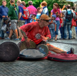Cooler Straßenmusiker