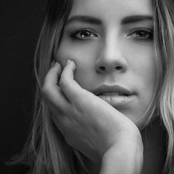 Lara – close-up