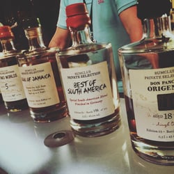 Design von Labels für Rumflaschen