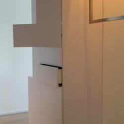 Garderobe z.T. geöffnet