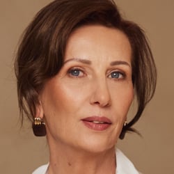 Professionelles Businessportrait für Models, Selbstständige und Unternehmerinnen mit authentischer Ausstrahlung für Sedcards, L