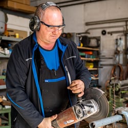 metallbau-mitarbeiter-werkstatt-recruiting-ulrich-roth