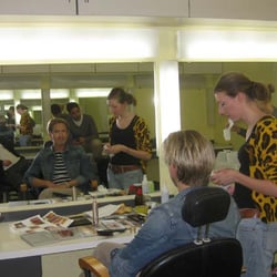 Mit Schauspieler Simon-Paul Wagner in der Maske der Bavaria Studios