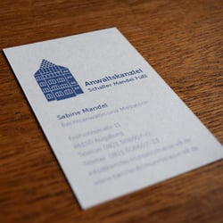 Logo und Geschäftsausstattung für eine Anwaltskanzlei.