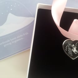 Schmuckstück mit Gravurmotiv