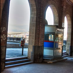 ein etwas unüblicehr Blick an Hamburgs Landungsbrücken