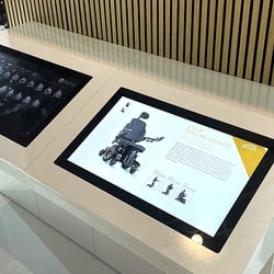 Sunrise Medical, Touchscreen mit komplettem Produktsortiment digital auf der Messe.
