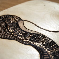 Gravierung eines Longboards