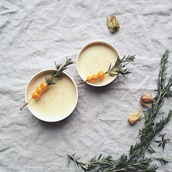 Foodstyling und Foodfotografie: Kohlrabi-Orangen-Kokossuppe mit Physalis