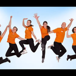 Teamfoto – Im Sprung