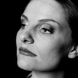 Yvonne, 2001
