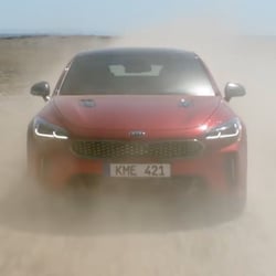 Kia Stinger „Tomatina“