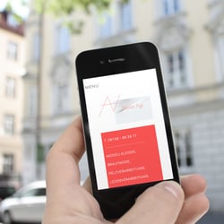 Responsive Website für Atelier Agi auf Smartphone