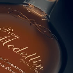 Produktrendering für Rumflasche