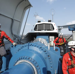 Serviceteam auf der Windkraftanlage in 80m Höhe