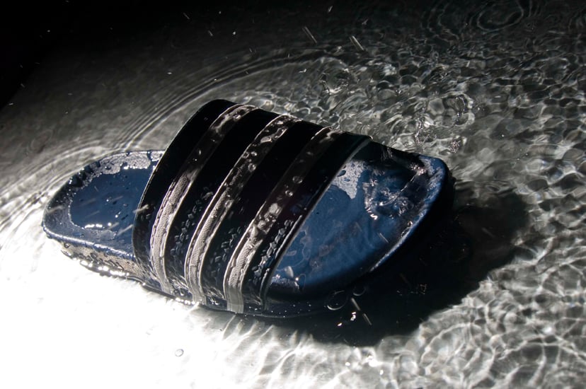 Adidas Badeschuhe, fotografiert für Decathlon