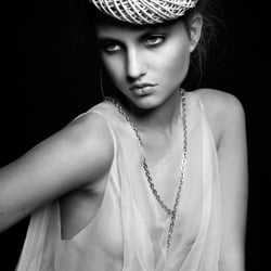 Auszüge aus meinem Mode- und Portraitportfolio.