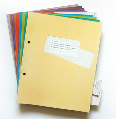 Das Buch besteht aus neun einzelnen Heften. Der Benutzer kann sich die Reihenfolge des Buches also selbst zusammenstellen.