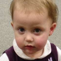 Mädchen in violett