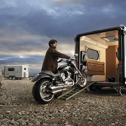 Rolf Nachbar: Knaus YAT / Harley Davidson on Location