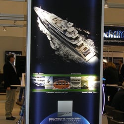 beleuchtetes Banner auf der boot 2010