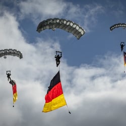 Fallschirmspringer