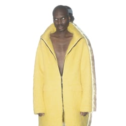 Yellow take the Stage