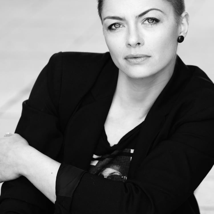 Nadine Steves