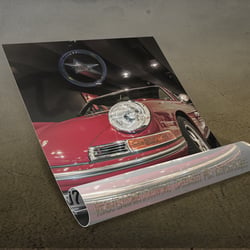 Automobil-Fotografie auf Papier gebracht
