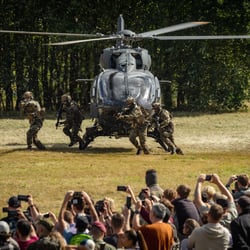 Dynamische Vorführung Bundeswehr – Fallschirmjäger