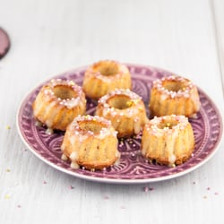 Mini-Guglhupf mit Honig & Haselnüssen