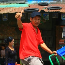 rickshaw driver in phnom penh