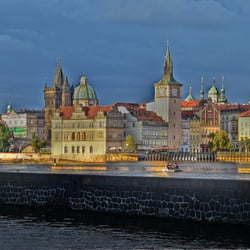 Prag bei Abenddämmerung