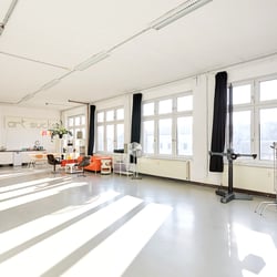 Studio 2018−037