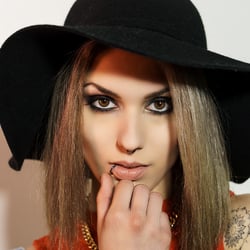 Smokey Eyes / Nude Lips III