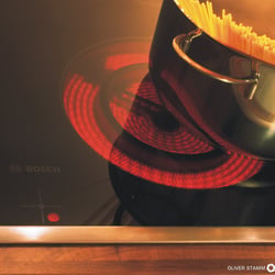 Produktfotografie – Werbeaufnahme eines Cerankochfelds. Advertising photography of a ceramic hob cooking