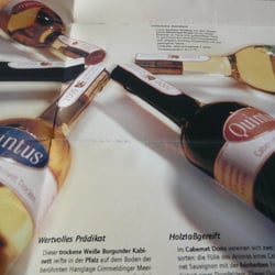 Flyer Innenseite mit Kurzbeschreibungen zu Lage und Geschmack der Weine.