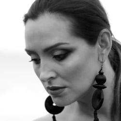 Strand. Die perfekte Frau – stark und sinnlich.