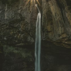 Berglistüber im Sonnenlicht, Glarus